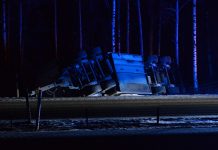Linköping: Tankbilssläp i diket på E4