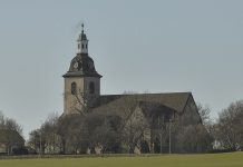 Linköping: Larm om rök från kyrkspira
