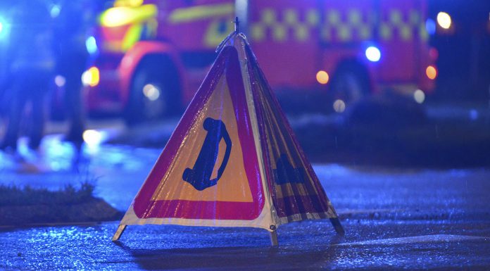 Två bilar i krock på riksväg 23/34