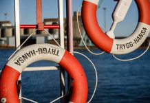 Fritidsbåt på drift i Roxen