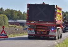 Linköping: Bil voltade vid Gälstad-Lundby