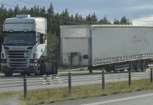 Linköping: Trailerdragare tappade trailer på E4