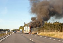 Långa köer efter brand på E4