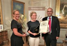 Djurkliniken blev Årets Företagare Frida Boklund, Caroline William och Carl Fredrik Graf vid prisutdelningen på slottet.