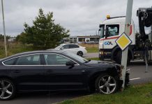 Bil i lyktstolpe i Skäggetorp