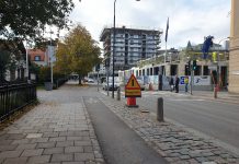 Drottninggatans gång/cykelbana stängs av Entréer till bostäder och verksamheter med infart från Drottninggatan kommer att vara tillgängliga under arbetstiden. Foto: Tommy Pettersson
