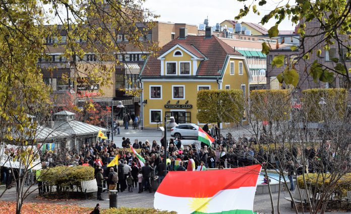 Protestdemonstration i St: Larsparken mot föräderiet mot kurderna. Foto: Tommy Pettersson