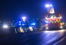 Buss på sidan utanför Ljungsbro