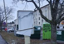 Två bilar i krock
