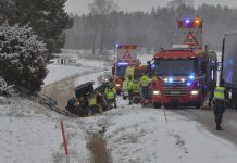 Bil i diket på Vårdsbergsvägen
