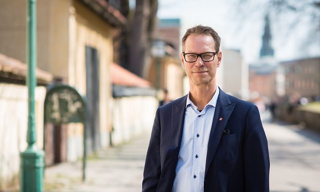 Debatt: Oklokt och för låg bemanning i äldreomsorgen menar S