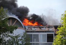 Branden i Skäggetorp: Två fastigheter utrymda
