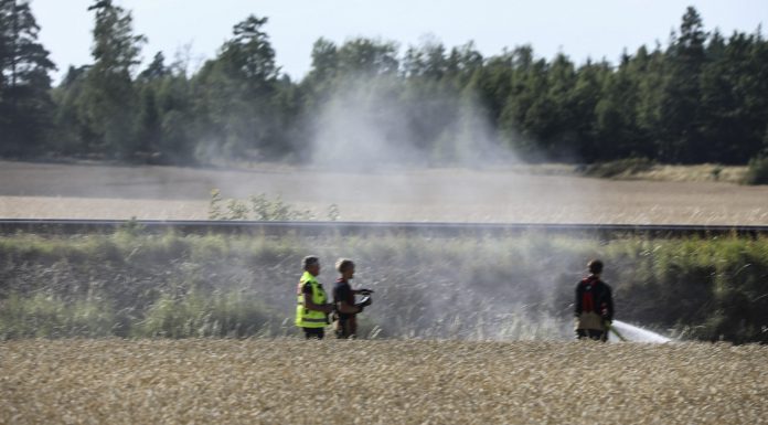 Brand nära järnvägsspåret i Gistad