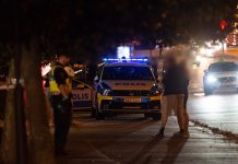 Skottdramat i Berga: Yngling skjuten i huvudet