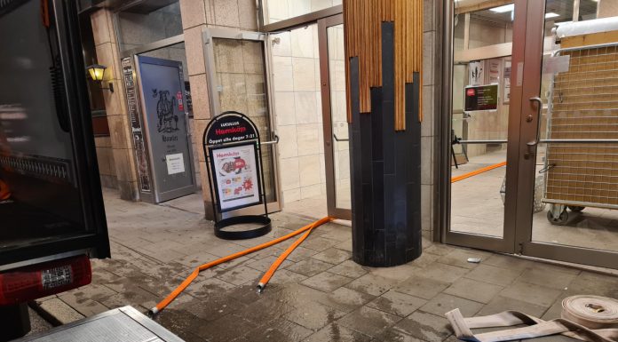 O`Learys fick utrymmas efter vattenläcka