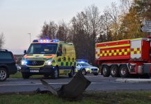 Man död efter krock med lastbilssläp