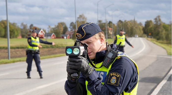 Två tagna för rattfylla under natten