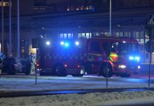 Bil fattade eld utanför brandstation