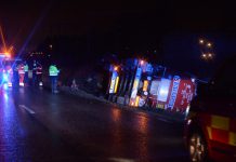 Lastbil i diket på 34:an