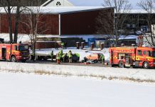 Två till sjukhus efter bilolycka