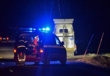 Bil med hästsläp började ryka under färd