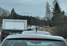 Bil i diket vid Skeda udde