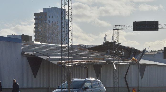 Tak sönderblåst vid Kallerstadleden