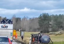 Spolbil i diket