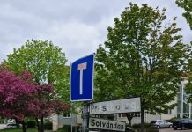 Berga dagen efter dödsskjutningen – polis ännu på plats