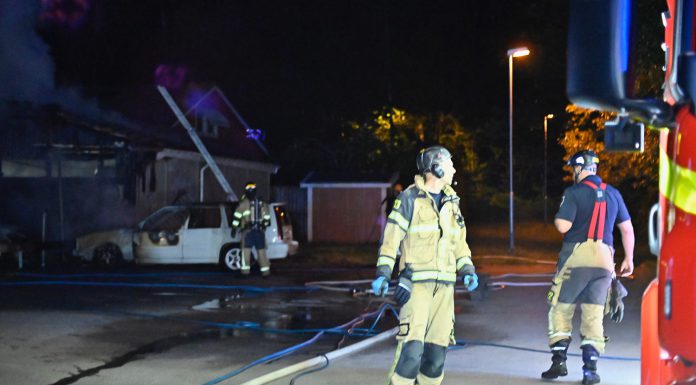 Garagebyggnad brann i Malmslätt