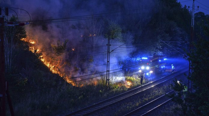 Många bränder utmed järnvägen – stopp i tågtrafiken