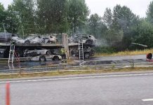 Biltransport med elbilar brann på E4