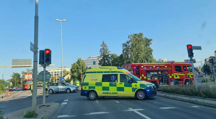 Två bilar i krock vid Tullbron