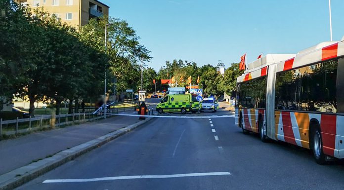 Skottlossning vid Berga centrum – två skadade