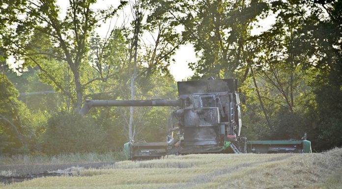 Skördetröska brann i Ljungsbro
