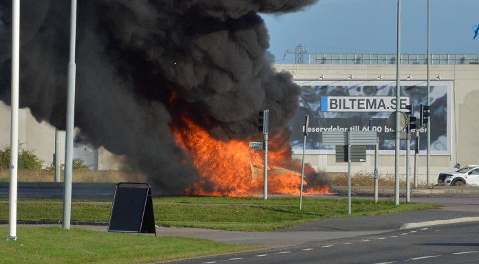 Gasbilar tog eld på Tornby