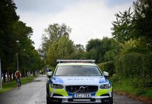 Polisen beskjuten med laser