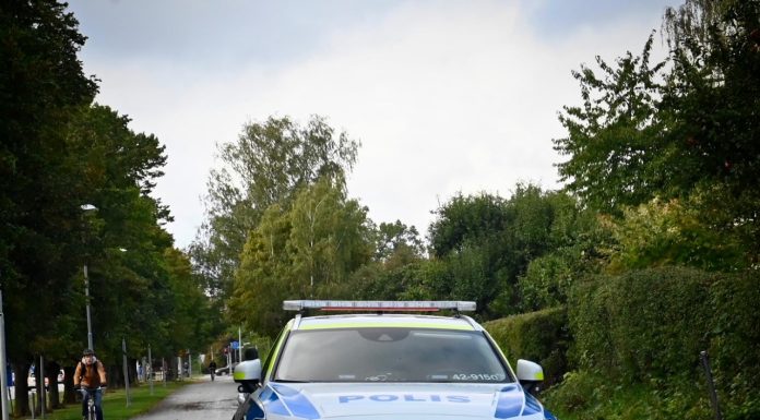 Polisen beskjuten med laser