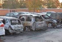 Flera bilar brann i Skäggetorp