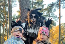 Bamse och läskiga kråkor i Kolmården under Halloween