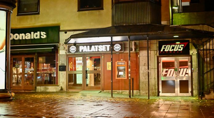 Skjutning på Palatset i centrala Linköping – okänd skytt sköt mot person på toalett