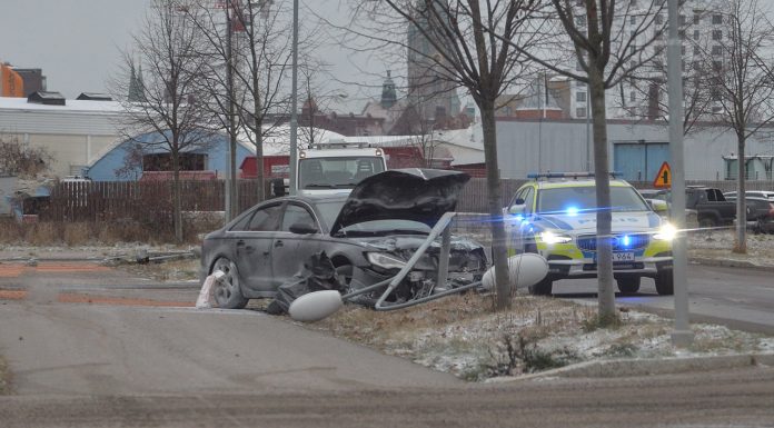 Misstänkt drograttfylla kraschade i stolpe