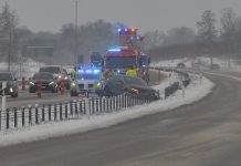 Bil i mitträcket på E4