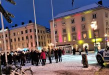 Protester mot nedstängningar massvaccineringar och vaccinpass