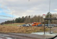 Bilist kraschade i busskur