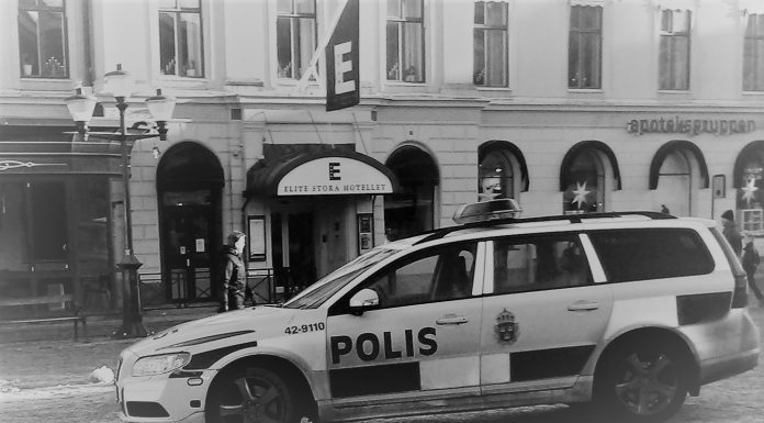 BLÅLJUS: Man gripen för våldtäkt