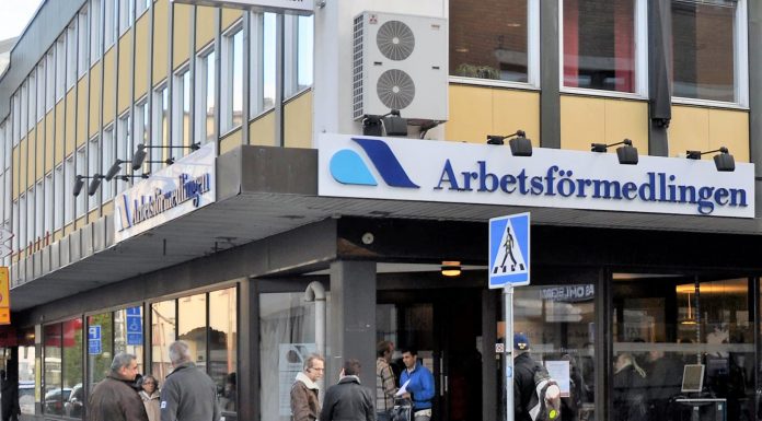 Arbetslösheten sjunker i alla län