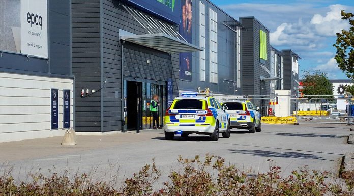 Stökiga tjuvar greps på Elgiganten