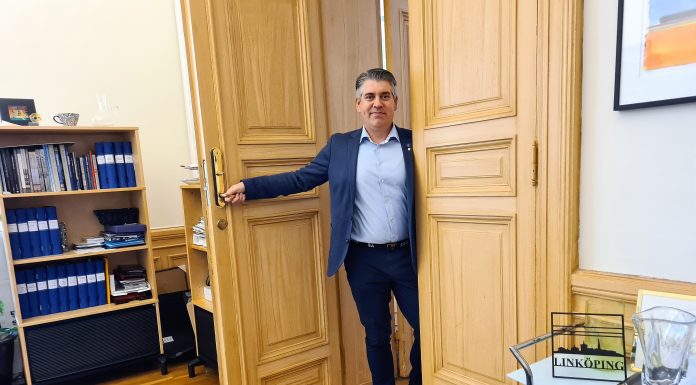 Moderaterna samlar Sverigedemokraterna, Kristdemokraterna och Liberalerna i valteknisk samverkan i opposition