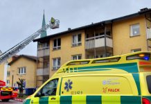 Brand i servicelägenhet på konsistoriegatan – en person förd till sjukhus